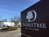DoubleTree Hotel, Trader Dukes Restaraunt